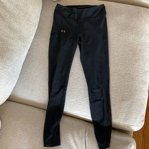 Black Under Armor leggings with mesh!